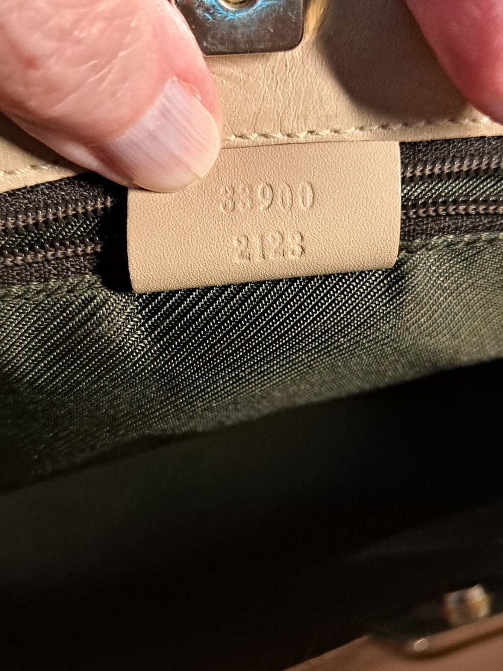 Gucci Beige Monogram Canvas Shoulder Bag with Gold Hardware - Picture 4 of 16